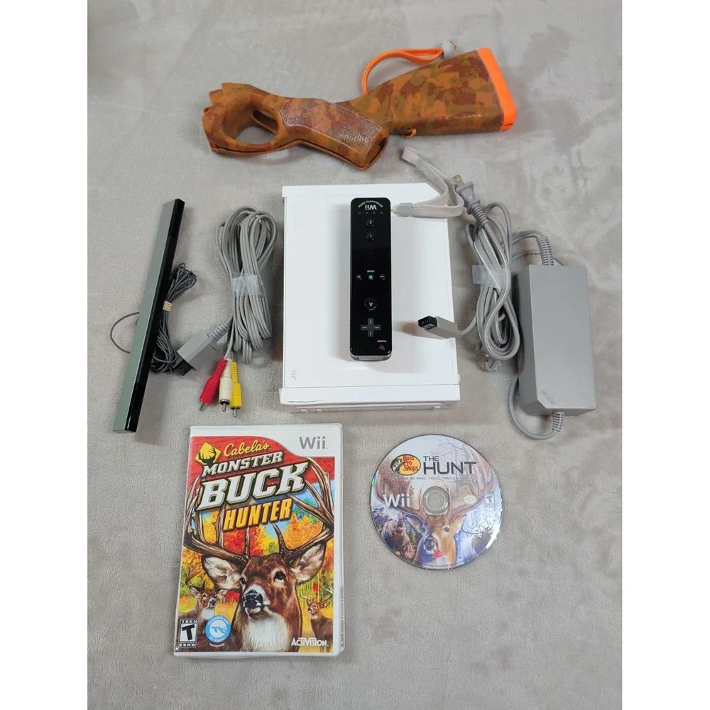 Nintendo Wii RVL-001 Console Bundle White GameCube Ports Hunting Game Rifle Camo